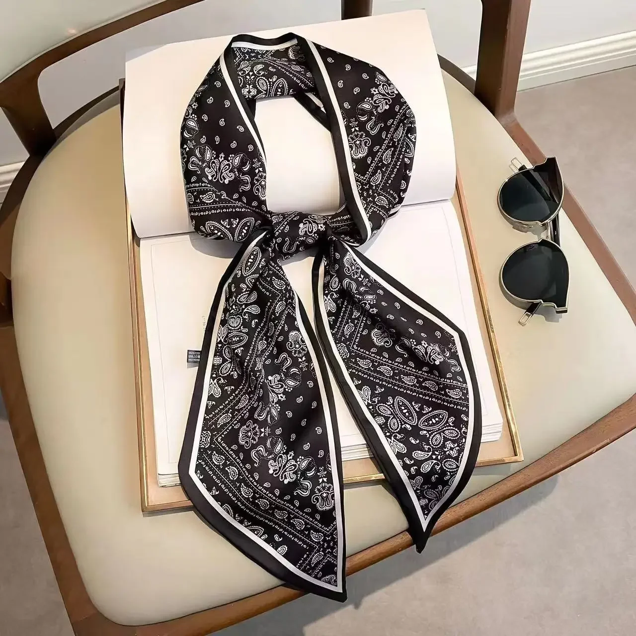 Travel Accessories Luxury - وشاح نسائي ضيق بتصميم مطبوع بنقشة