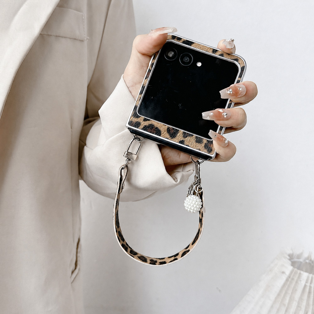 حافظة هاتف قابلة للطي بطبعة جل - مراجعة Travel Accessories Luxury وسعره