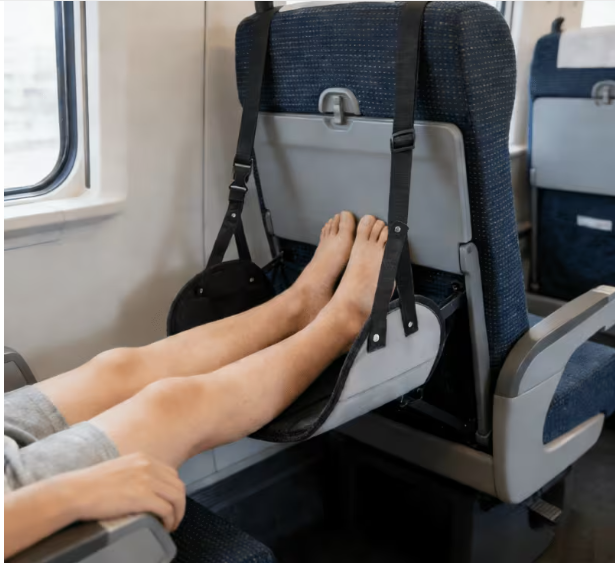 مسند قدم قابل للتعديل مع حزام  - مراجعة Travel Accessories For Long Haul Flights وسعره