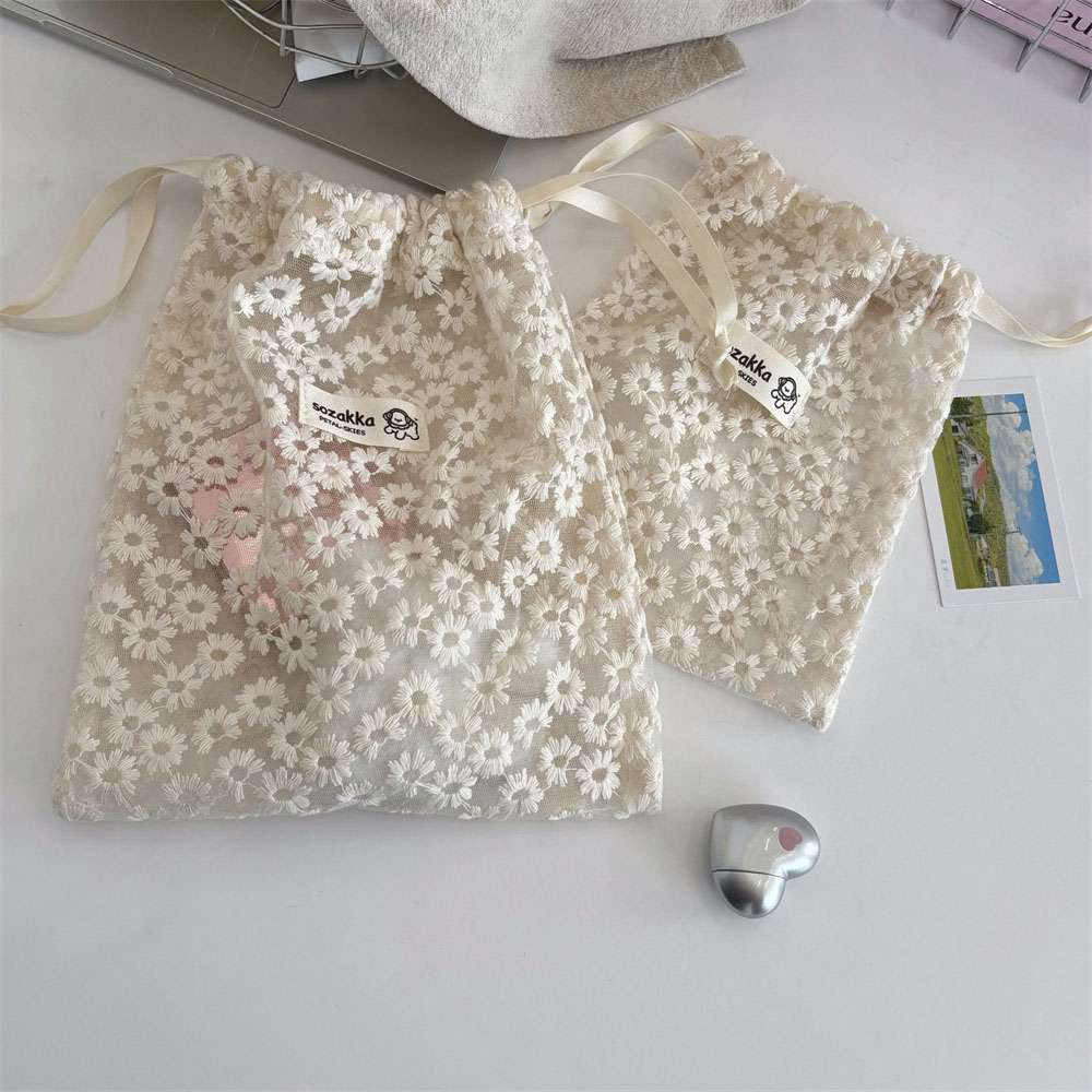 حقيبة مكياج شبكية مطرزة بالدان - مراجعة Travel Accessories Must Have وسعره